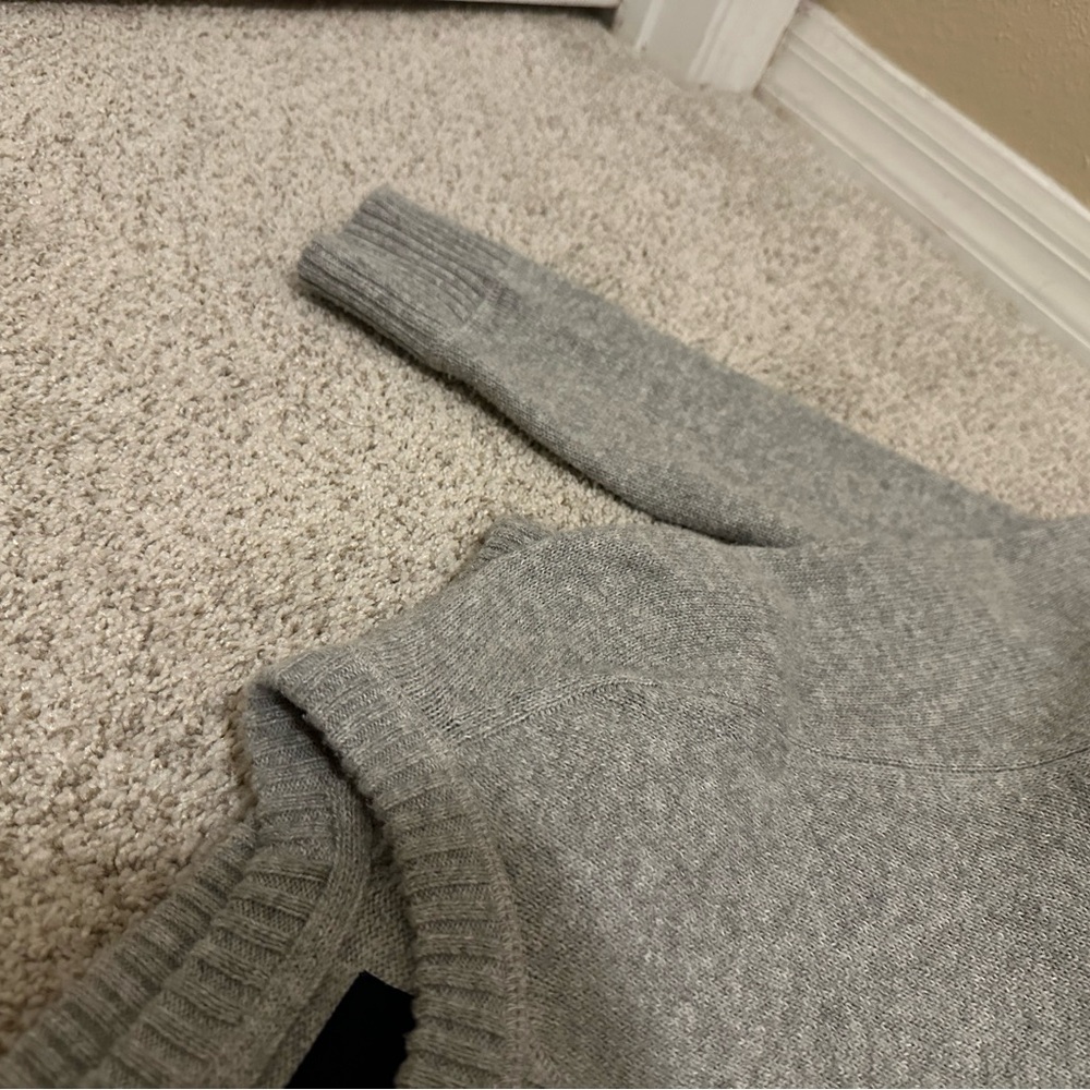 Men’s American Eagle Gray Knit Sweater Size M Crewneck Lightweight - Picture 4 of 5